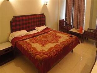 Hotel Charlene Массури Экстерьер фото