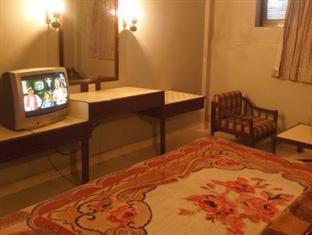 Hotel Charlene Массури Экстерьер фото
